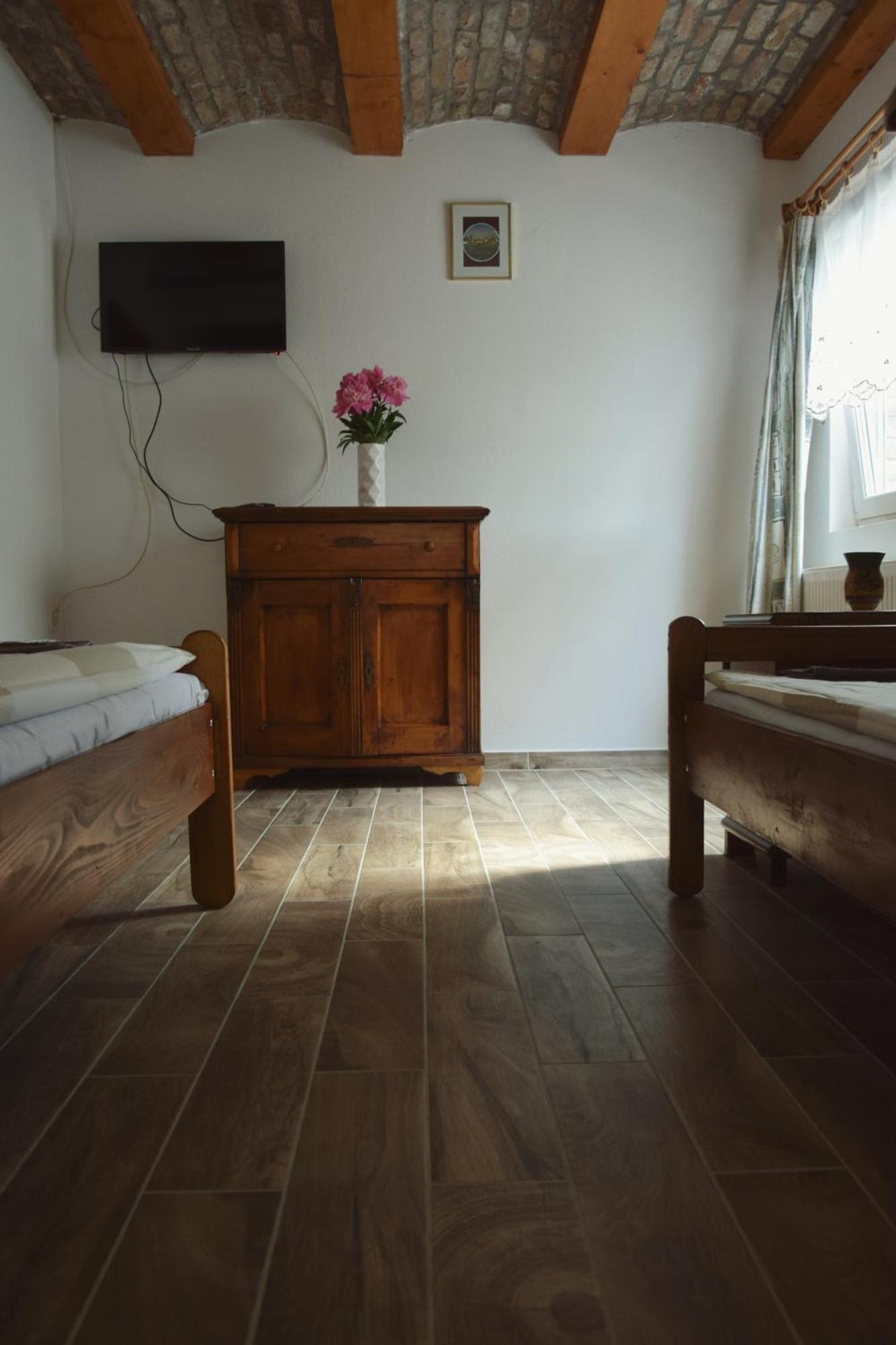 MarosleleAnna Apartman公寓 外观 照片